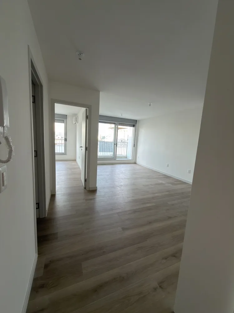 Apartamento a estrenar con balcón y cochera · foto 3
