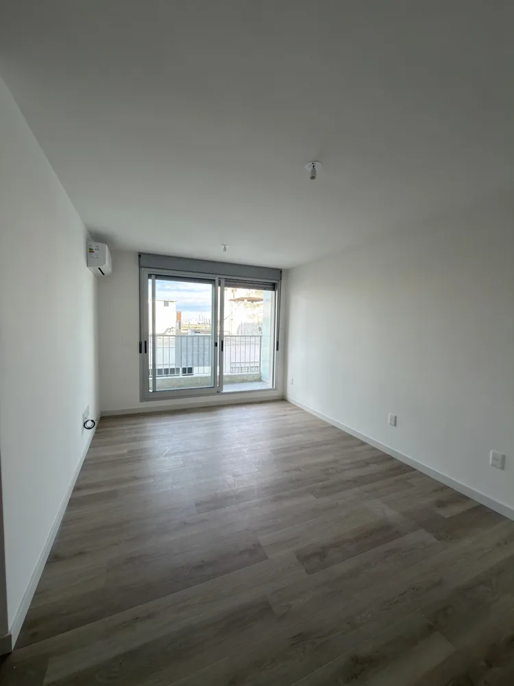 Apartamento a estrenar con balcón y cochera · foto 1