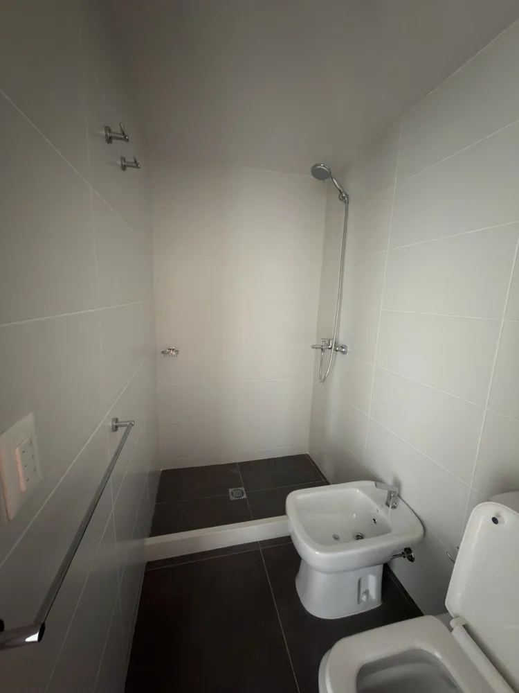 Apartamento a estrenar con balcón y cochera · foto 7